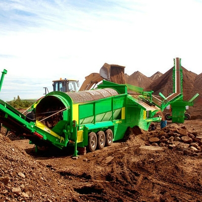 Taille de décharge personnalisable Petites copeaux de bois Trommel Screener Machine pour le criblage