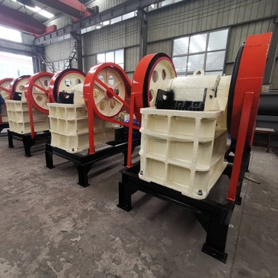 Machine de concassage de minerai d'or machine de concassage de mâchoires avec une capacité de 50 à 525 t / h à un prix abordable