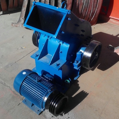 Petite machine mobile de concassage à marteaux de pierre avec capacité de concassage et couleur blanche