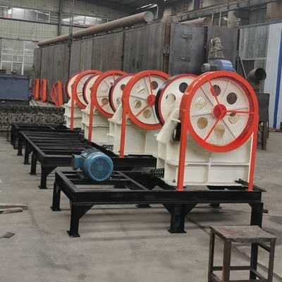 Machine de concassage de minerai d'or machine de concassage de mâchoires avec une capacité de 50 à 525 t / h à un prix abordable