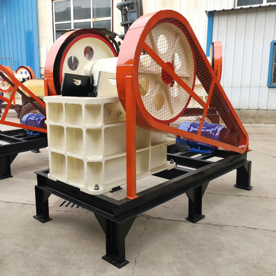 Machine de concassage de minerai d'or machine de concassage de mâchoires avec une capacité de 50 à 525 t / h à un prix abordable