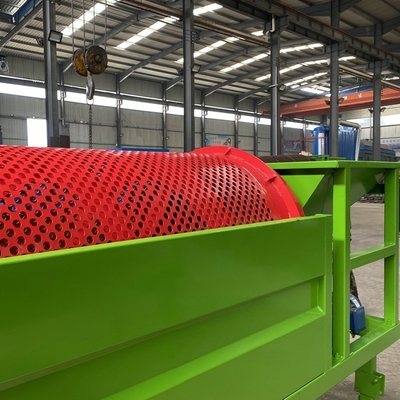 Écran à trommel mobile de 520 kg de capacité pour les opérations de dépistage des sols superficiels et du compost