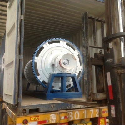 Machine de broyage de type humide/sec/batch à prix abordable 900x3000 moulin à billes pour la Tanzanie