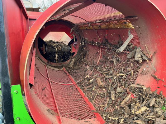 Capacité 60 m3/h Écran à tambour mobile pour le dépistage du compost Les copeaux de bois Le sommet du sol Les engrais bovins et ovins