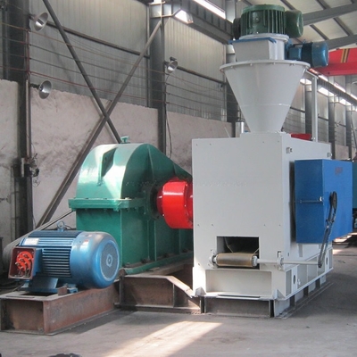 Moins de 18% d'humidité du matériau Machine de briquette en poudre de charbon avec presse hydraulique