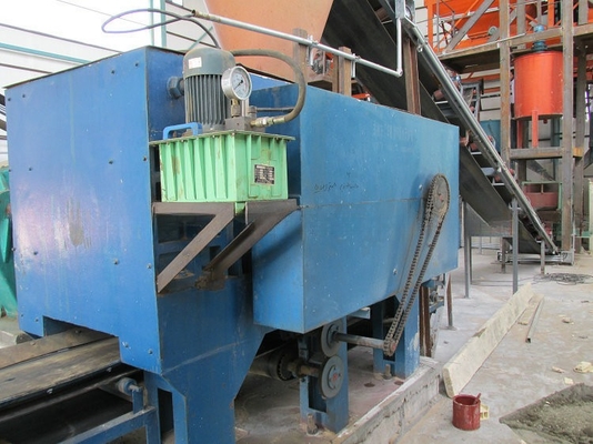 Moins de 18% d'humidité du matériau Machine de briquette en poudre de charbon avec presse hydraulique