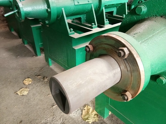 Système de coupe automatique Extrudeuse à vis à briquette au charbon moteur pour la forme triangulaire