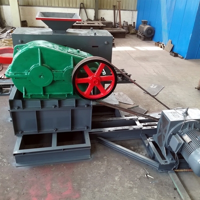 Machine d'extrusion de briquette pour la production de charbon sur mesure avec gros rouleaux