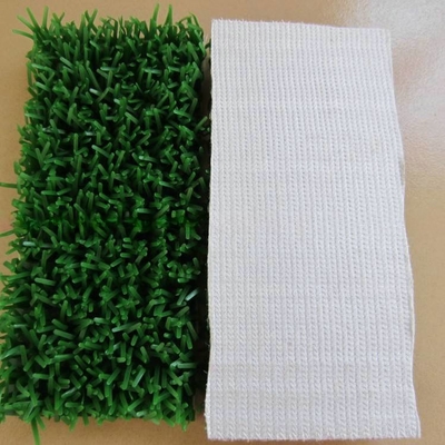 La couverture en PVC en PE est constituée d'une bobine de couverture en plastique et d'un gazon de lavage en or d'une grande rigidité et d'une épaisseur de 11 à 20 mm.