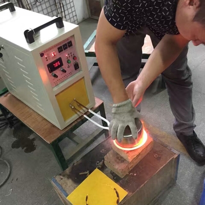 Mini four à induction électrique pour la fusion à petite échelle dans les ateliers de matériaux de construction