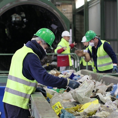 Machine de tri des déchets bleus pour trier efficacement les déchets recyclables et mélangés