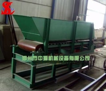 Alimentateur à boîtes et alimentateur à machines à briques pour équipements de fabrication de briques rationalisés