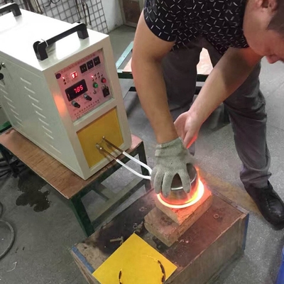 Forneau à induction de fusion d'aluminium métallique 10-200 kg avec fonctionnement facile et 3000 degrés