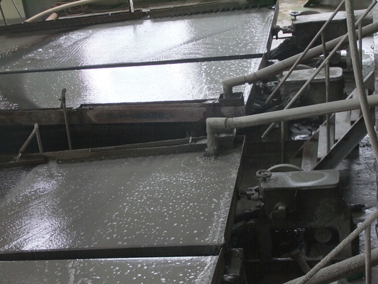 Demande des clients d'équipement d'extraction d'or Table de secouage pour 545x1825x1242 lavage de l'or