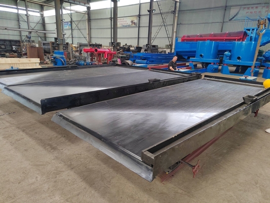 0.5-1.2 tonnes par heure Petite table de secouette d'or pour séparer le minerai d'or Multifonctionnelle