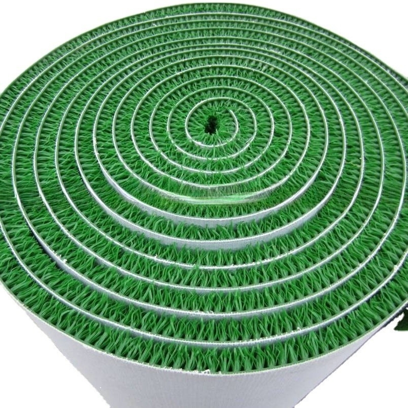 La couverture en PVC en PE est constituée d'une bobine de couverture en plastique et d'un gazon de lavage en or d'une grande rigidité et d'une épaisseur de 11 à 20 mm.